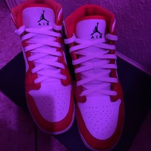 Jordan 1 mid orange